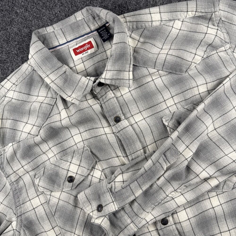 Wrangler grey and black plaid button up shirt Men Size XL